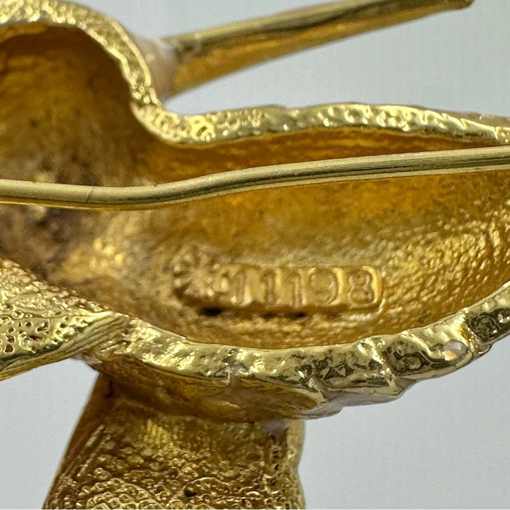 Boucher Vintage Enamel Hummingbird Brooch Lapel Pin